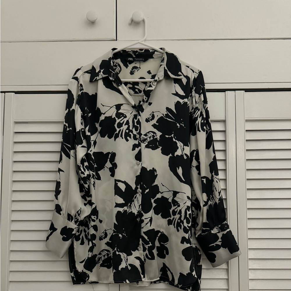 Zara white and navy printed button up shirt